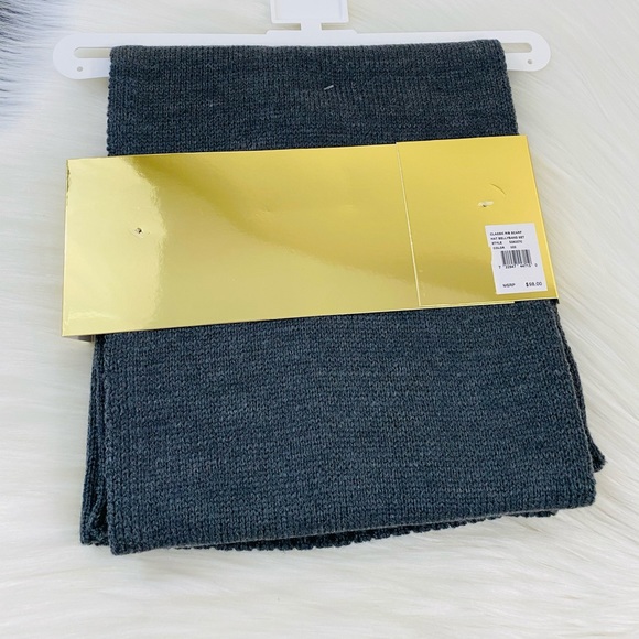 Michael Kors Women’s Hat & Scarf Set - Picture 5 of 7